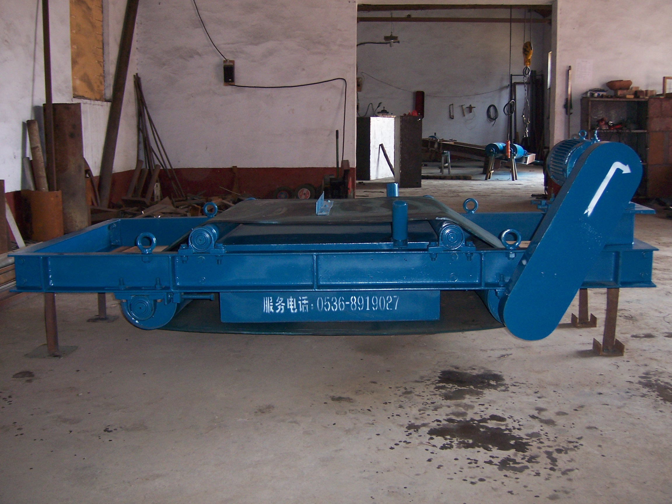 悬挂式永磁除铁器