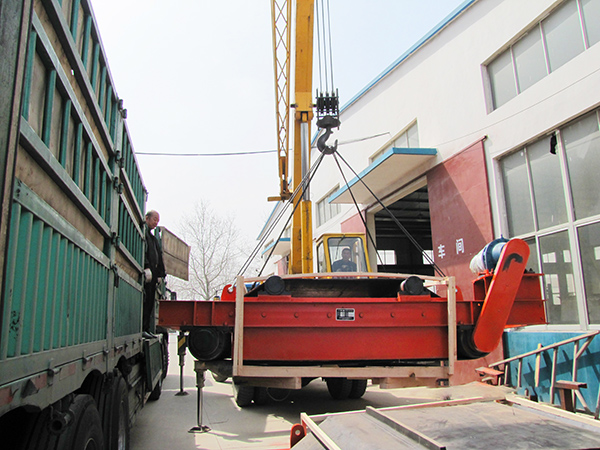 悬挂式永磁除铁器